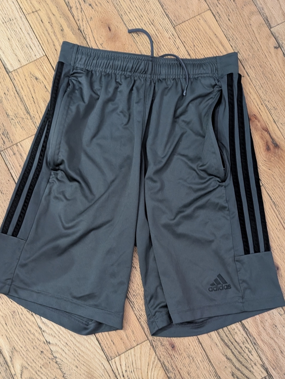 EUC Adidas Men’s Gray Performance Training Shorts *N5